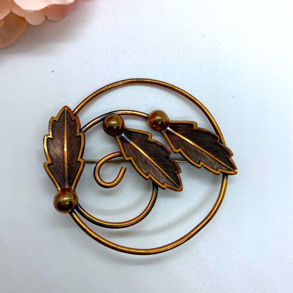 Vintage BELL COPPER Round Leaf & Berry Brooch Pin